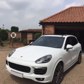 Replacement windscreen for a Porsche cayenne in Mansfield: Click Here To View Larger Image